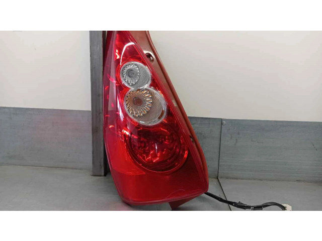 Задний фонарь  023551160    Mazda 5   2005-2010 года