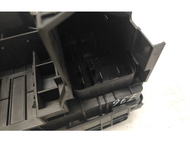 Блок предохранителей  1K0937629A, 1K0937132F   Volkswagen Golf Plus    