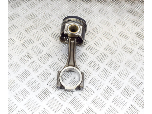 Píst 03G107065J, 038198401D   Volkswagen PASSAT B6  pro naftový motor 2.0 BKP 