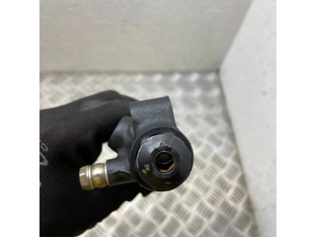 Vstřikovací lišta 8945812010   Toyota Avensis T220  pro naftový motor 2.0  