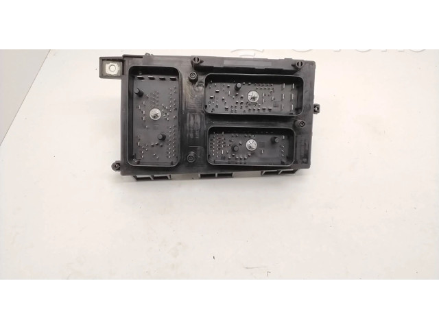 Блок предохранителей 04634869, 5DK00946470   Vauxhall Zafira B