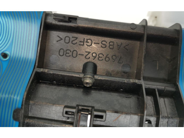 Панель приборов 769362030   Toyota Prius (NHW20)       