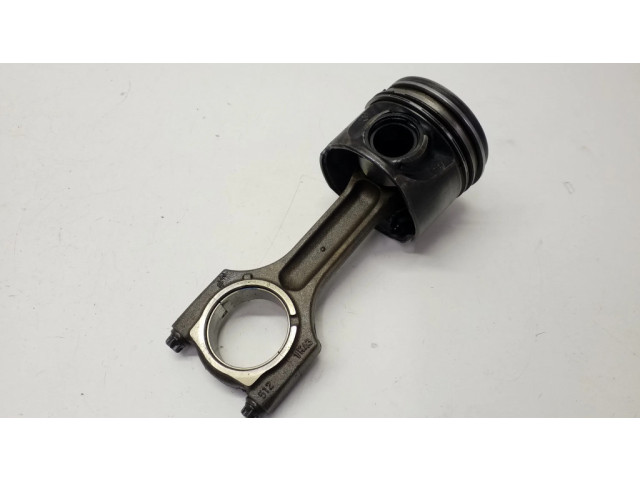 Píst    BMW 7 E65 E66  pro naftový motor 3.0  