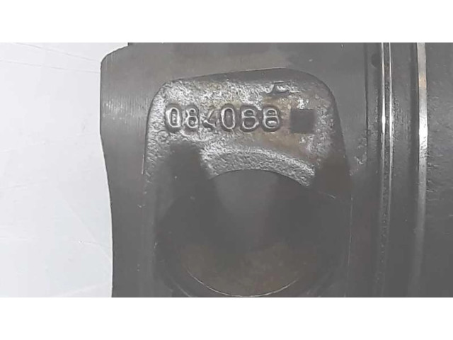 Píst 11257803033   BMW 1 E81 E87   2.0  
