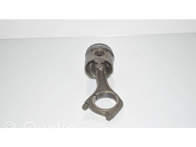 Píst    BMW 7 E38  pro naftový motor 3.9 E38 740d M67 D39 (398D1) 3,9 L 1 
