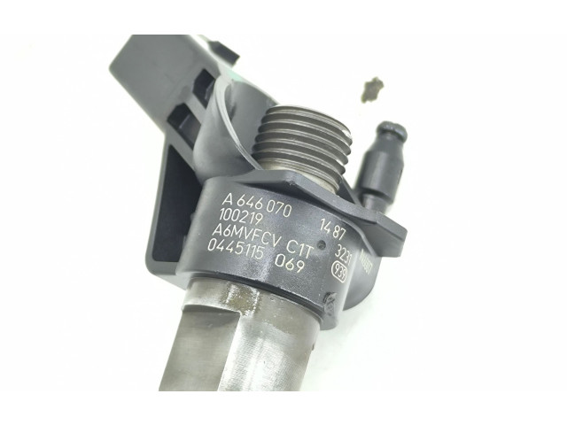 Vstřikovač a6460701487   Mercedes-Benz Vito Viano W639    646980 