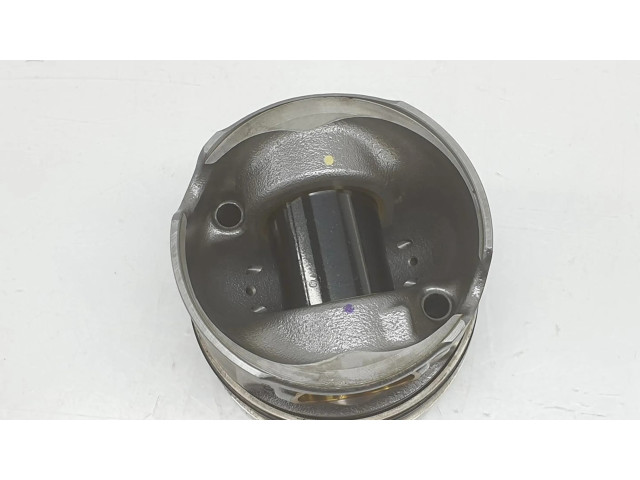 Píst 11258571012   BMW 2 F22 F23  pro naftový motor   