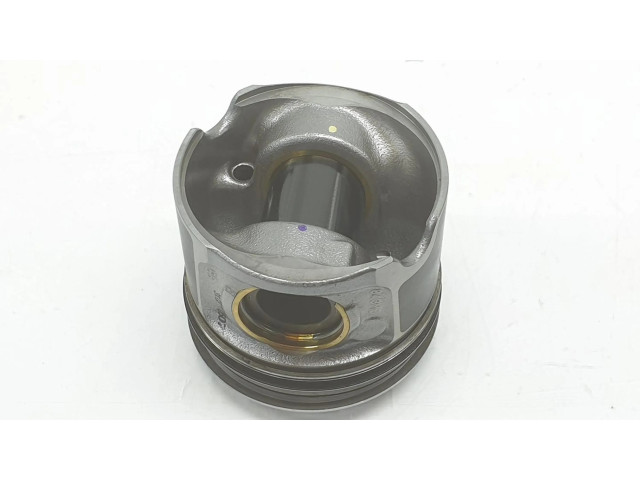 Píst 11258571012   BMW 2 F22 F23  pro naftový motor   