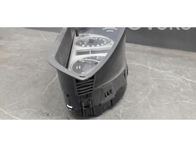 Přístrojová deska  Mercedes-Benz B W245 2008 a1694403911  