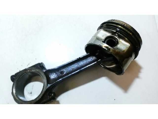 Píst    Alfa Romeo 155  pro benzínový motor 1.7  
