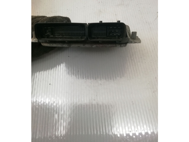 Блок управления двигателя 0281010490, 0749060   Volkswagen Transporter - Caravelle T4
