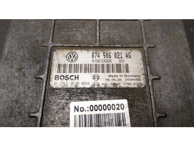 Блок управления двигателя 074906021AG, 0281010088   Volkswagen Transporter - Caravelle T4