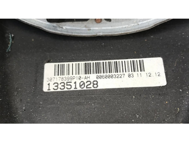 Volant Opel Astra J 2012 13351028  