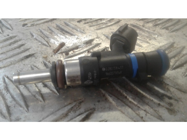 Vstřikovač 166007934R   Renault Clio IV  pro benzínový motor 0.9  