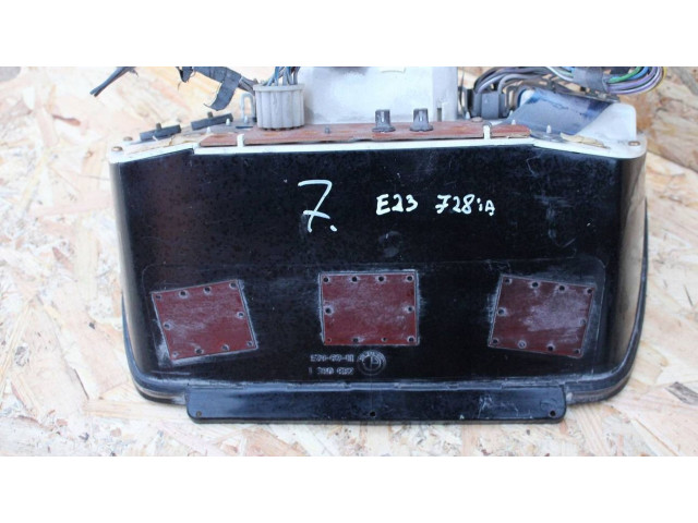Přístrojová deska  BMW 7 E23 1983 1360857  