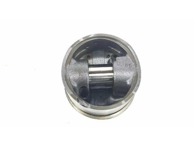 Píst 11252246629   BMW 5 E39  pro naftový motor 2.5  