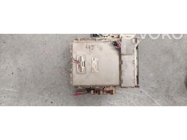   Pojistková skříňka 8273052700   Toyota Yaris 2006