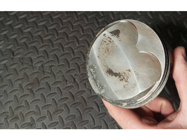 Píst 7838623   BMW M5    S85 B50AA 