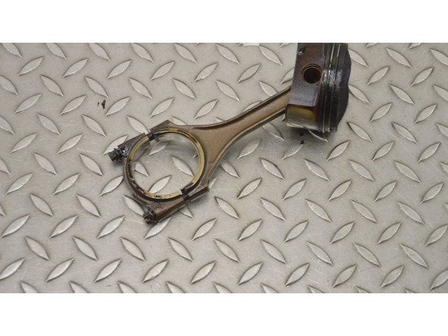 Píst 06EA   Audi A6 S6 C6 4F    AUK 
