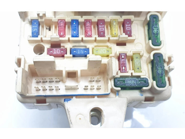 Блок предохранителей MR445952   Mitsubishi Montero    
