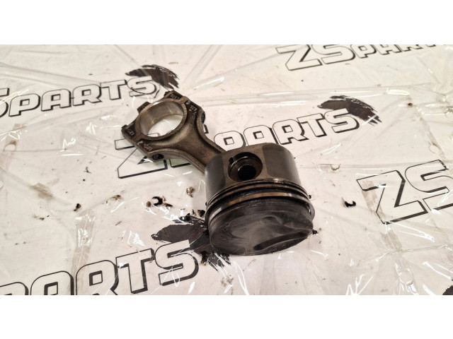 Píst    BMW 5 E39  pro naftový motor 2.5  