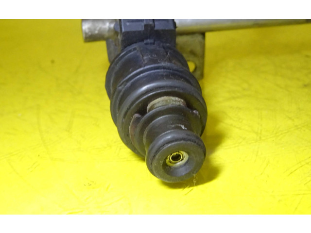 Топливная рампа 90536149   Opel Zafira A  