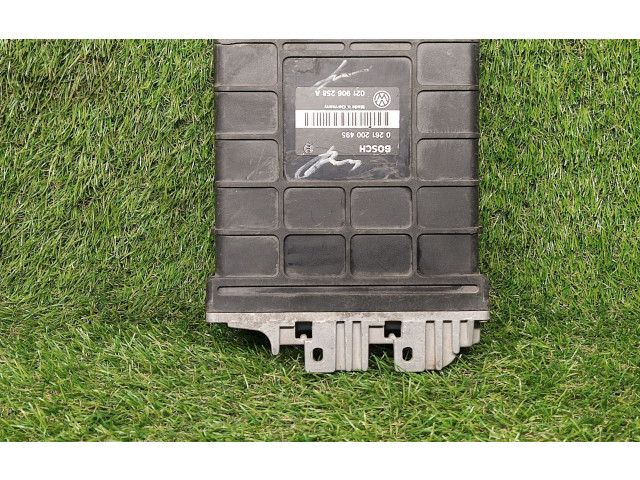 Блок управления двигателем ECU 021906258A, 0261200495   Volkswagen Golf III 1994