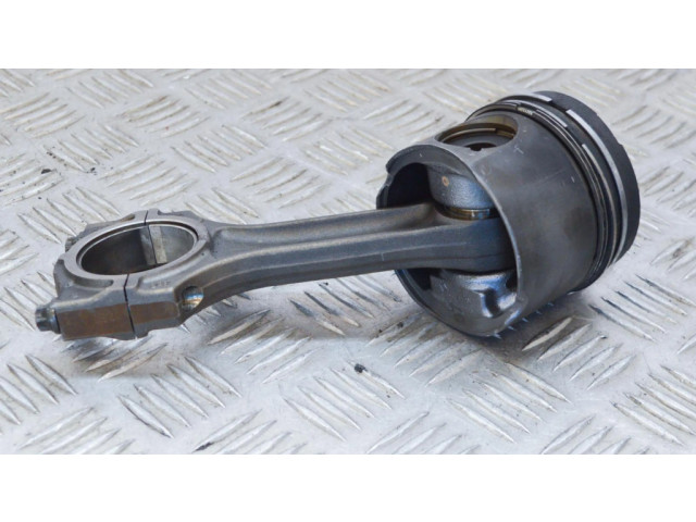 Píst    BMW 5 E39  pro naftový motor 2.5 M57 D25 (256D1) 