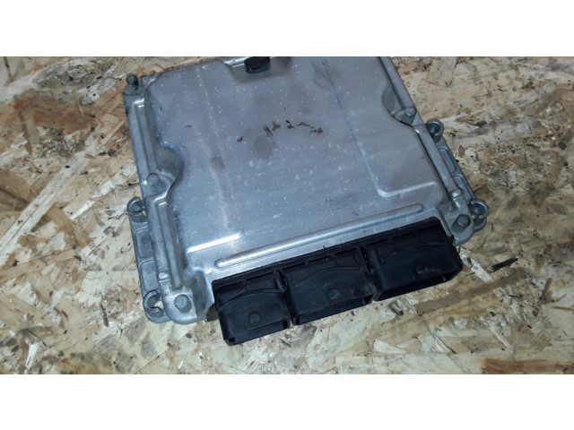 Řídící jednotka 0281010633, 8200051609   Renault Trafic II (X83) 2006