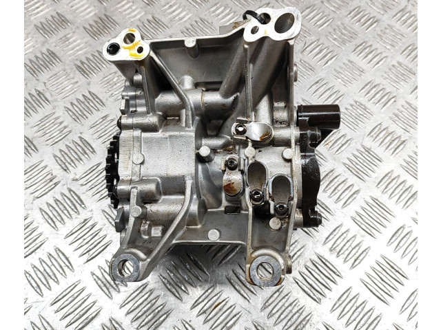 Масляный насос  B58 B30 A 7643046, 72336351  BMW 2 F22 F23 