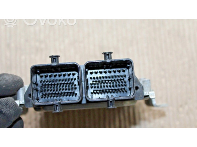 Блок управления двигателя 3392085L00, 0261S05713   Suzuki Swift