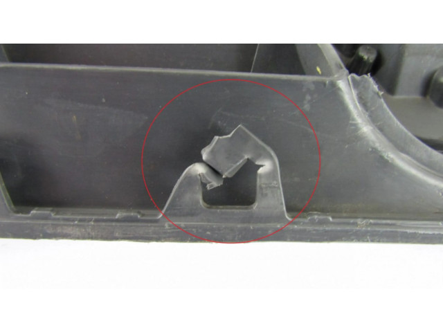 Передняя решётка Dacia Logan I 2004-2012 года 8200748240      