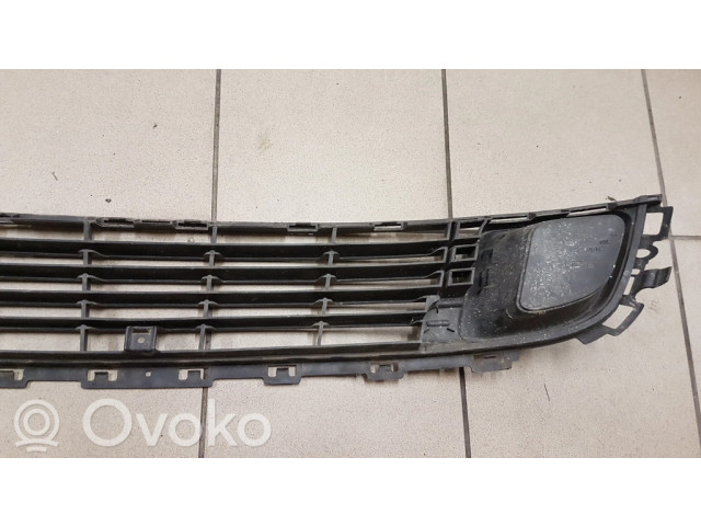 Передняя решётка Citroen C5 2008-2016 года       