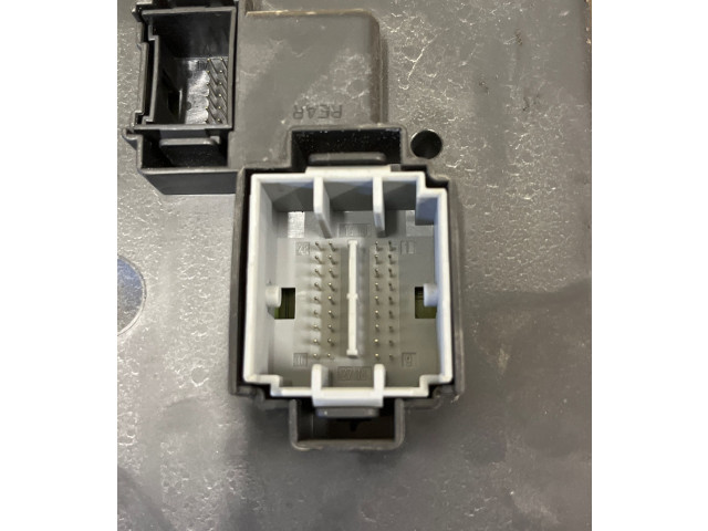   Pojistková skříňka 30728512, 05W195   Volvo S60 2007