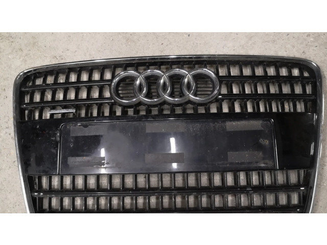 Верхняя решётка Audi Q7 4L 2005-2015 года 4L0853651      