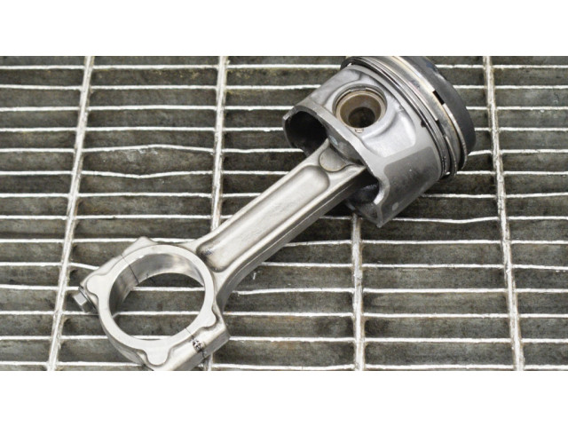  Поршень  120A18001R, 7701475074  Renault Clio IV для дизельного двигателя 1.5