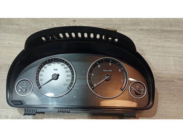 Přístrojová deska  BMW 5 F10 F11 2011 9249345, 25811511  