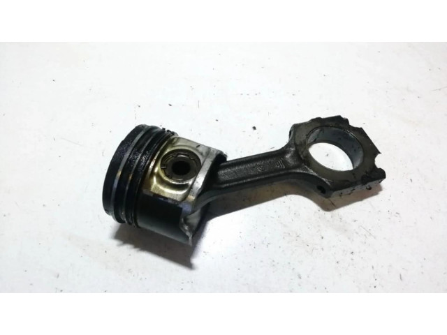 Píst    Alfa Romeo 156  pro naftový motor 2.4  