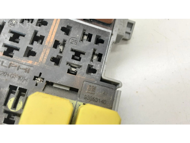 Блок предохранителей 93363140   Opel Meriva A    