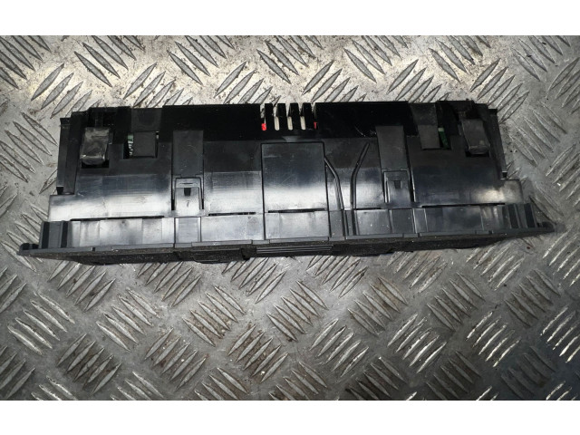 Блок управления климат-контролем 8E0820043BL   Seat Exeo (3R)