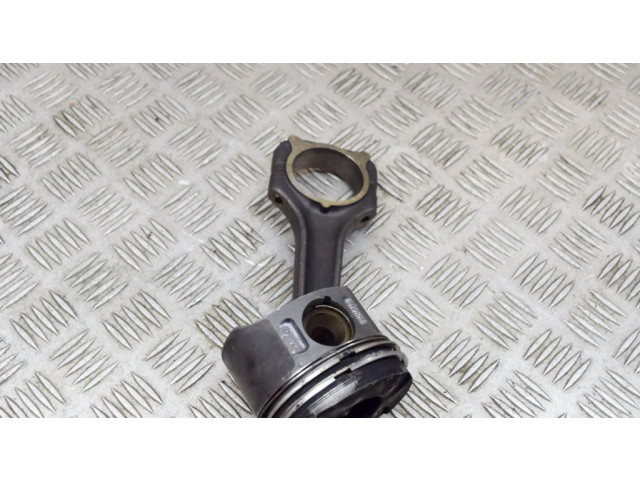 Píst A6110300320, A6110300717   Mercedes-Benz C W203  pro naftový motor 2.2 OM 611.962 