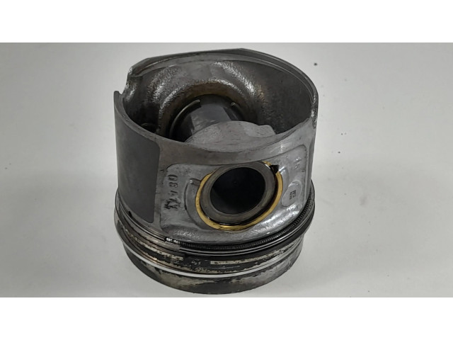 Píst 0841Y   BMW 5 F10 F11  pro naftový motor 5.0  