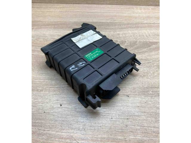 Řídící jednotka 0280800104, 811906264   Audi 80 90 B3 1986
