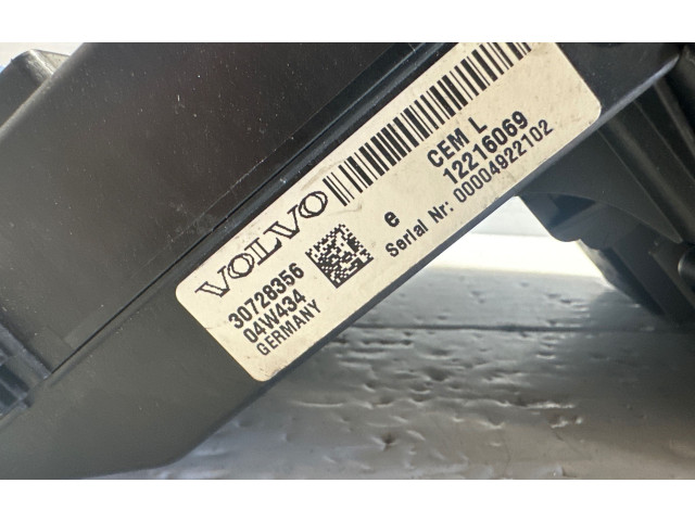   Pojistková skříňka 30728356   Volvo XC70 2005