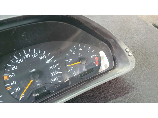 Přístrojová deska  Mercedes-Benz E W210 2000 A2105404947, 88311256  