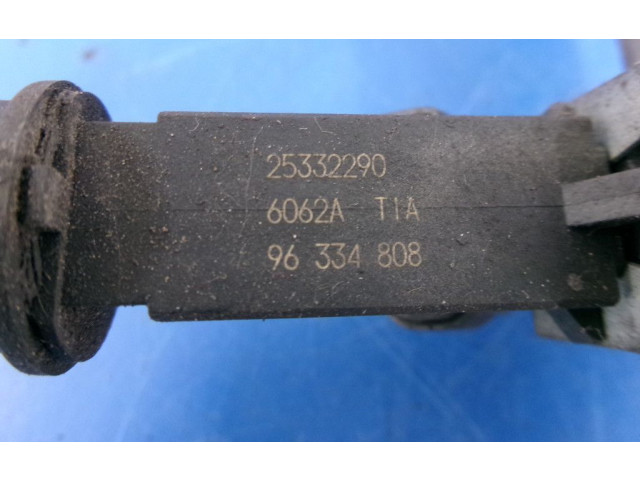 Vstřikovací lišta 90411551, 90411551   Chevrolet Evanda     