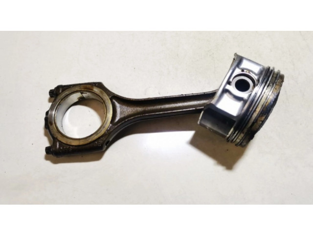 Píst 077b, bhs   Audi A4 S4 B5 8D  pro benzínový motor 2.4  
