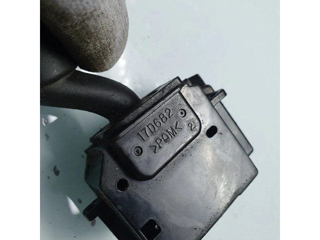 Ручка стеклоочистителей 17D682   Mazda 3 I