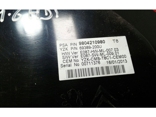 Přístrojová deska  Peugeot 5008 2013 9804210980  