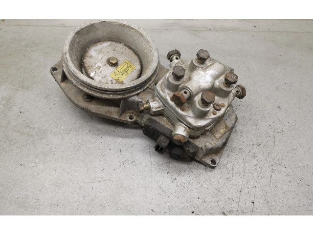 Vstřikovací lišta 0438121011, 026133353   Audi 80 90 B3     